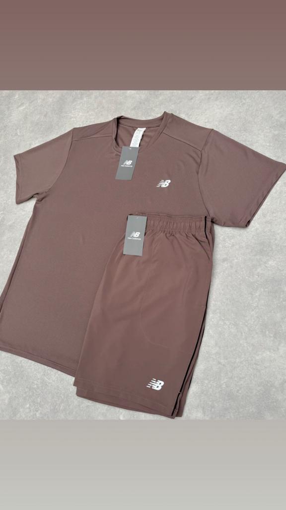 New Balance Zomers Set - Zacht Bruin - Maten S t/m L, Kleding | Heren, T-shirts, Ophalen of Verzenden, Zo goed als nieuw, Overige maten
