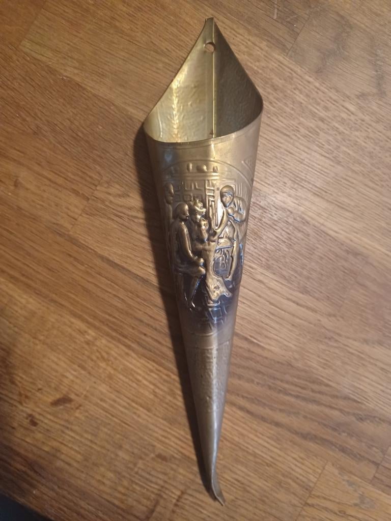 Koperen luciferhouder, Ophalen