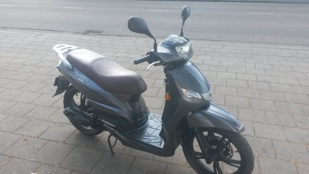 peugeot tweet 2014, Fietsen en Brommers, Gebruikt, Overige modellen, Ophalen of Verzenden, Benzine