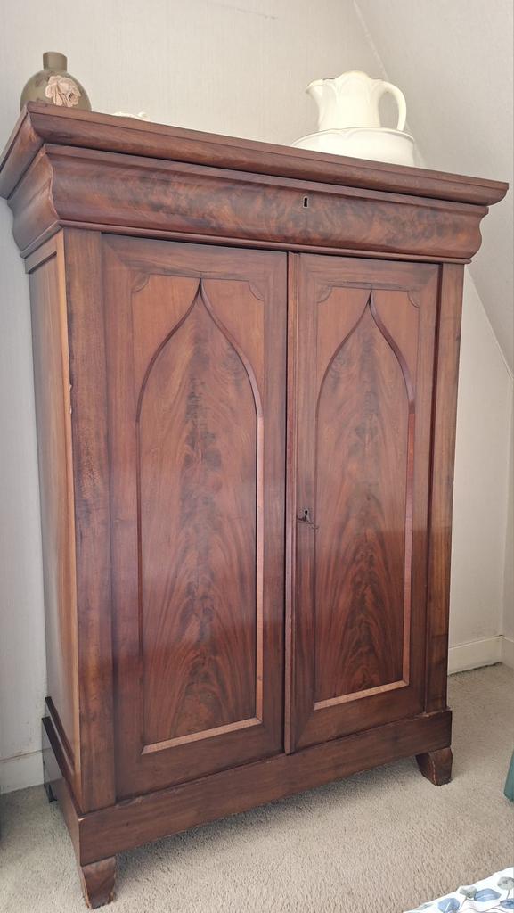 Antieke linnenkast ca 153 cm hoog, Ophalen