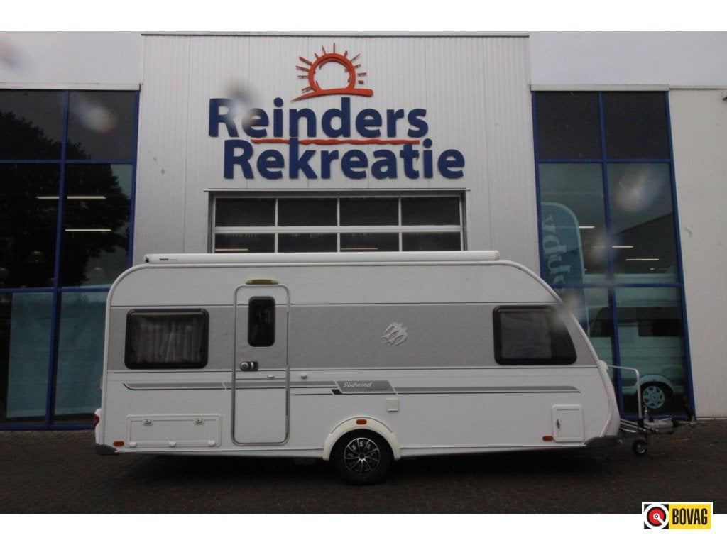 Knaus Sudwind Exclusive 500 FU Thule 6300, VT Isabella, Rondzit, 5 tot 6 meter, Knaus, Vast bed