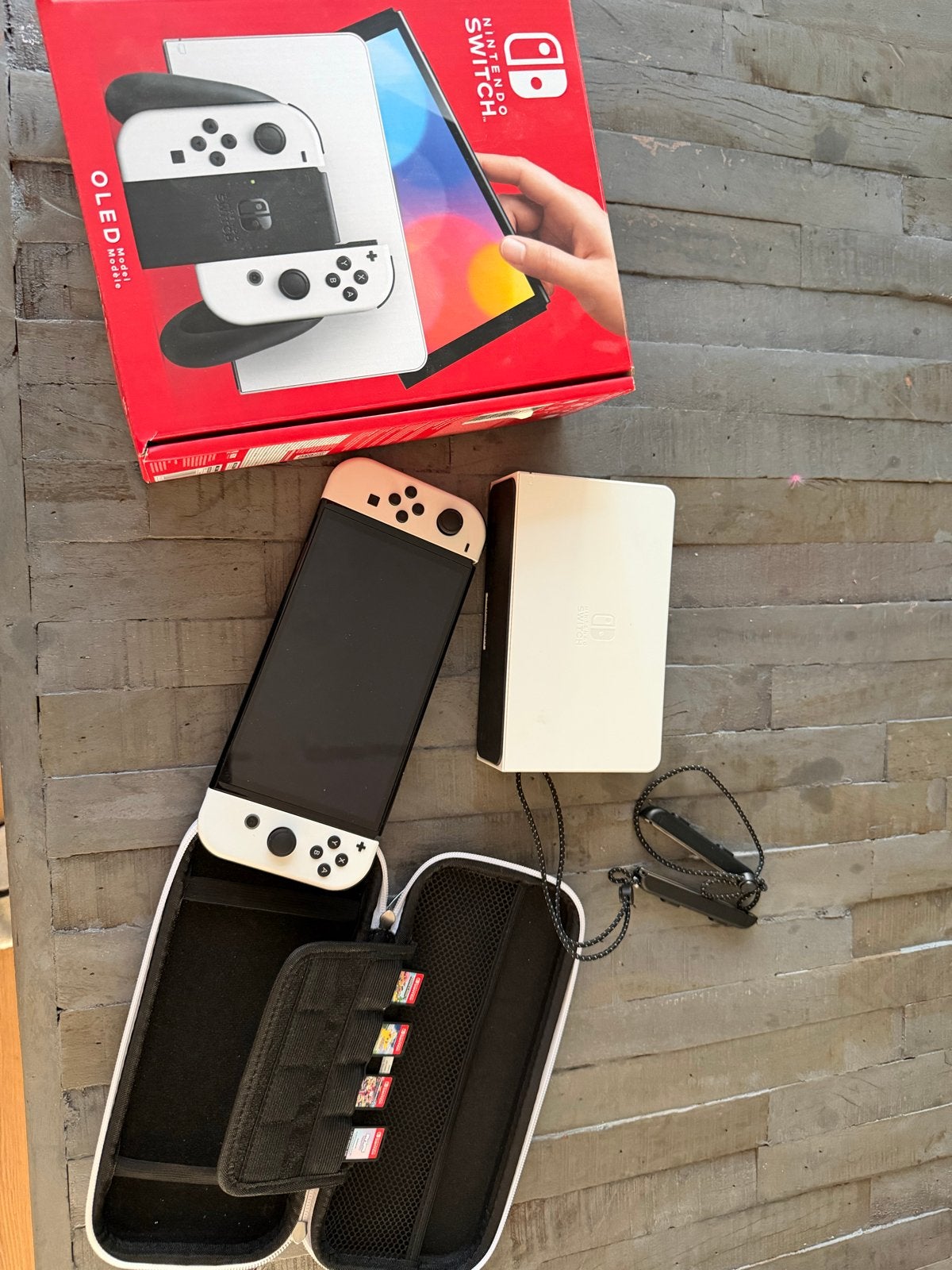 Nintendo Switch OLED met accessoires en games, Met games, Met 2 controllers, Zo goed als nieuw, Switch OLED