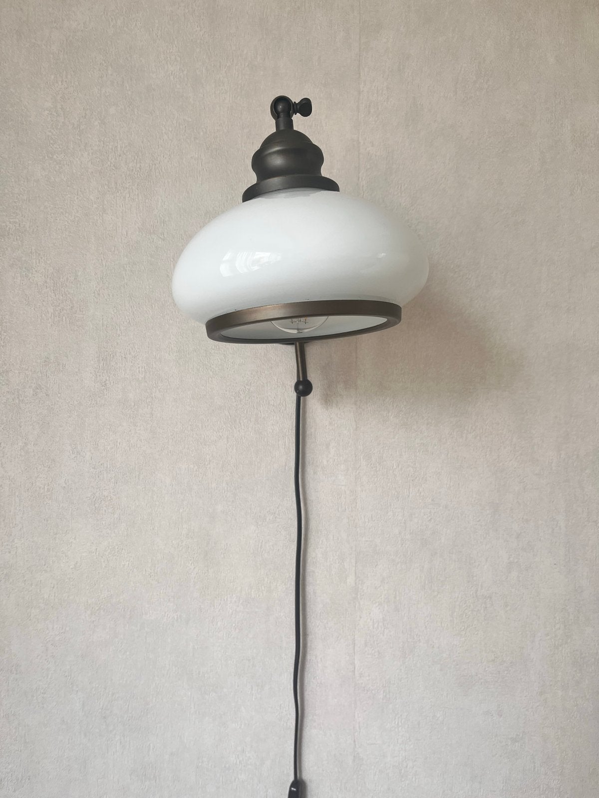 Klassieke wandlamp met opaalglas - Bronskleurig, Ophalen of Verzenden, Metaal, Wit, Klassiek
