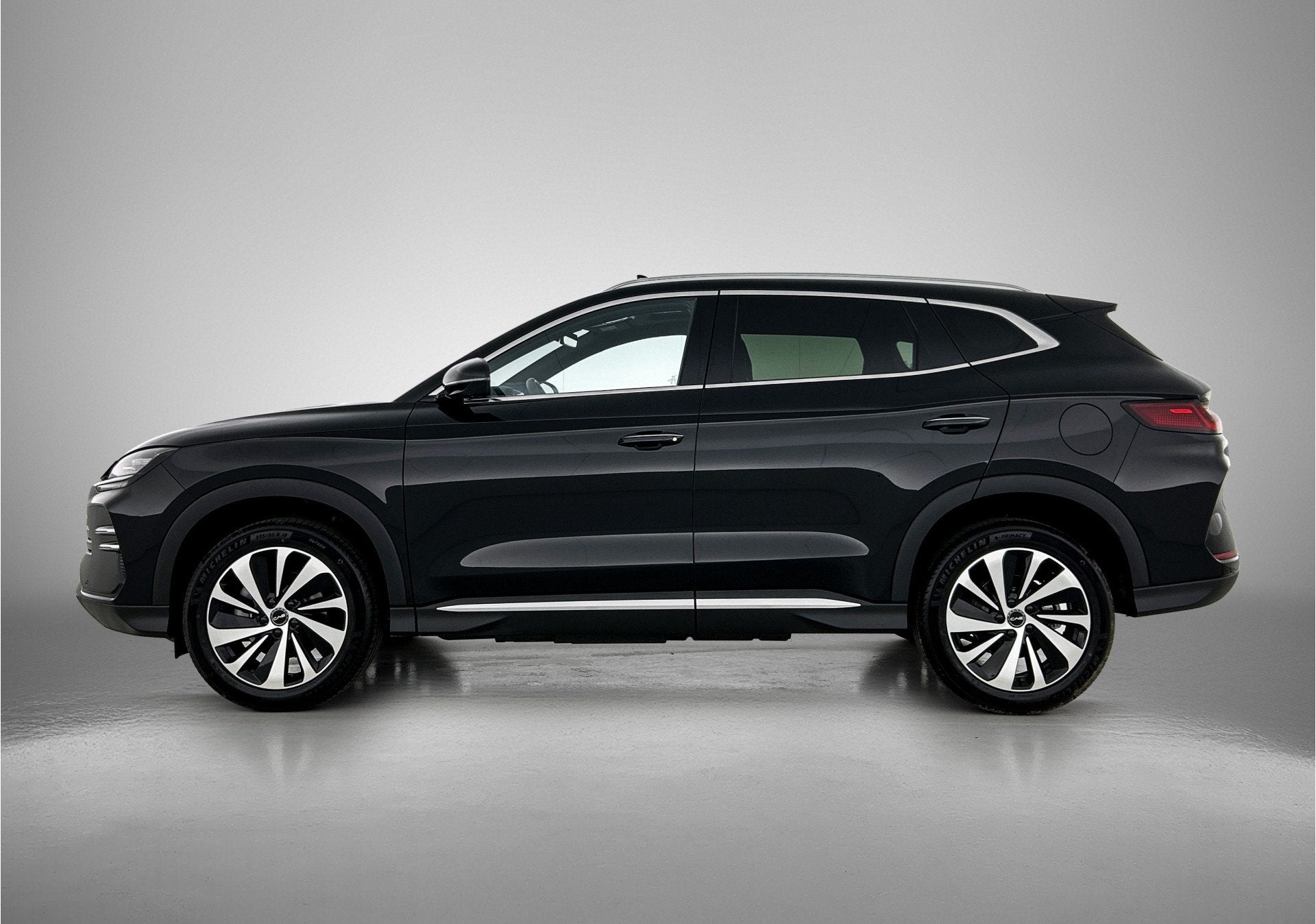 BYD SEAL U 1.5 DM-i FWD Boost | 80 KM EV Range | BYD Dealer, 12 maanden, 4 cilinders, Zwart, Hybride Elektrisch/Benzine