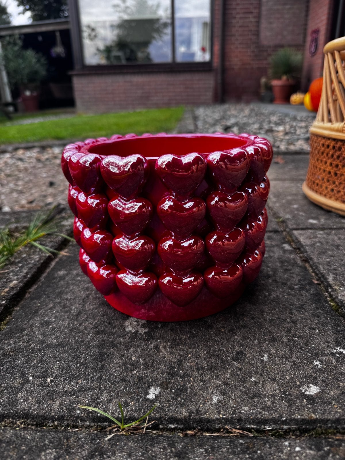 Rode bloempot met hartjes - Nieuw, Rond, Ophalen of Verzenden, Aardewerk, Binnen