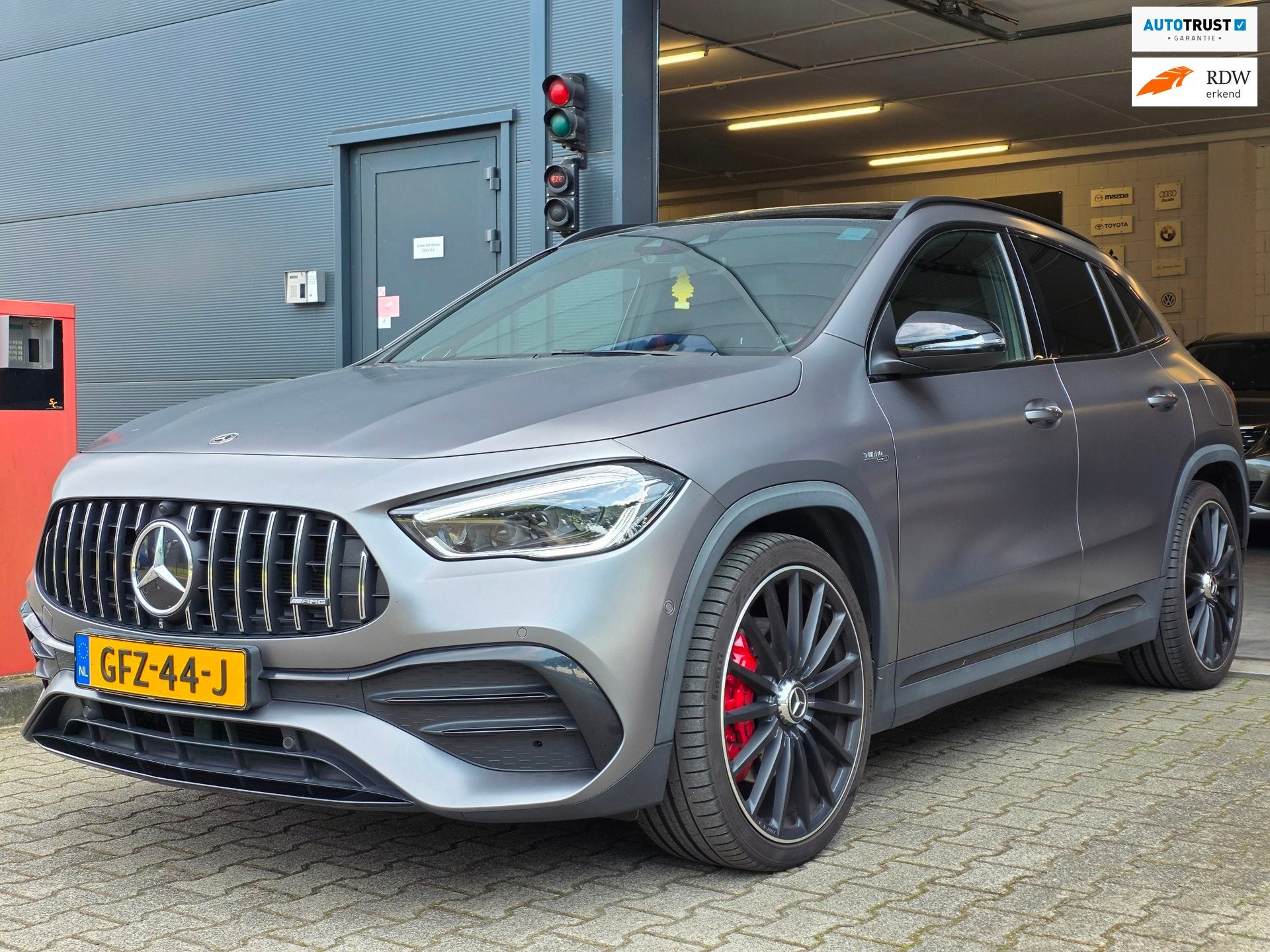 Mercedes-Benz GLA-klasse AMG 35 4MATIC / PANO / MATTE GREY /, Auto's, Automaat, 4 cilinders, Met garantie (alle), 11 km/l