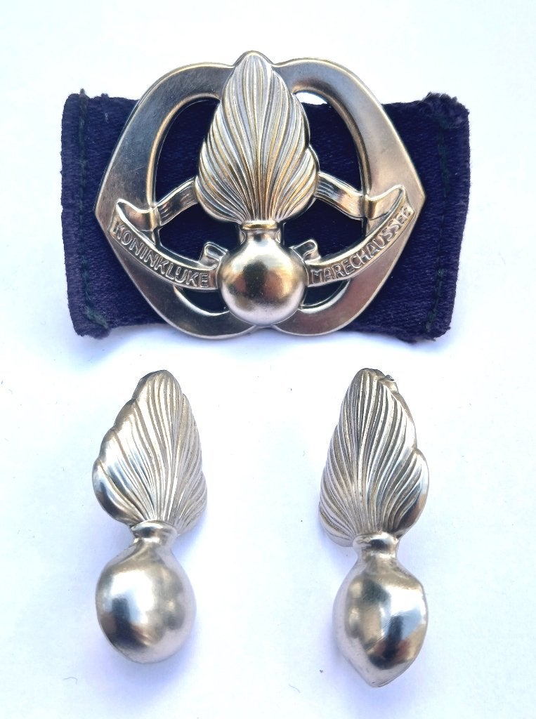 Baretembleem Marechaussee, 1946-1948, buiglippen, Ophalen of Verzenden, Marechaussee, Nederland, Embleem of Badge