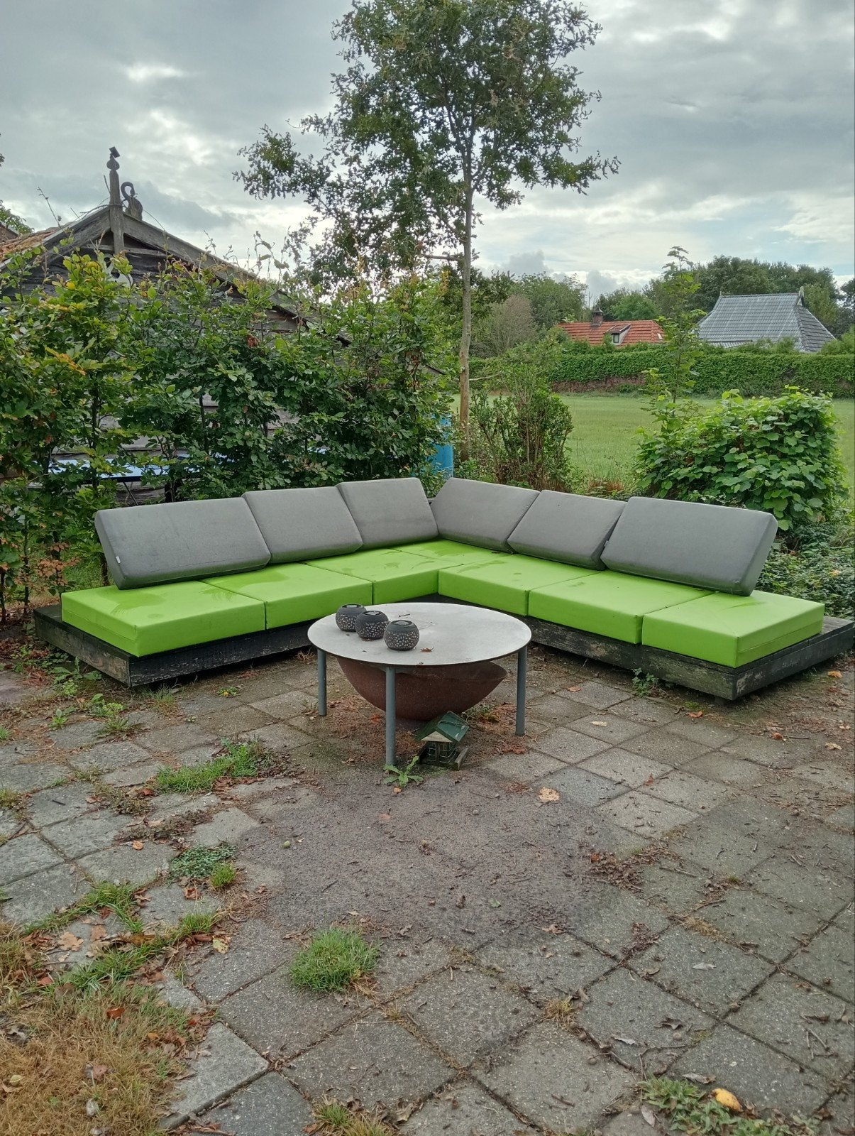 Gratis, houten loungebank met comfortabele kussens, 5 zitplaatsen, Gebruikt, Ophalen of Verzenden, Loungeset