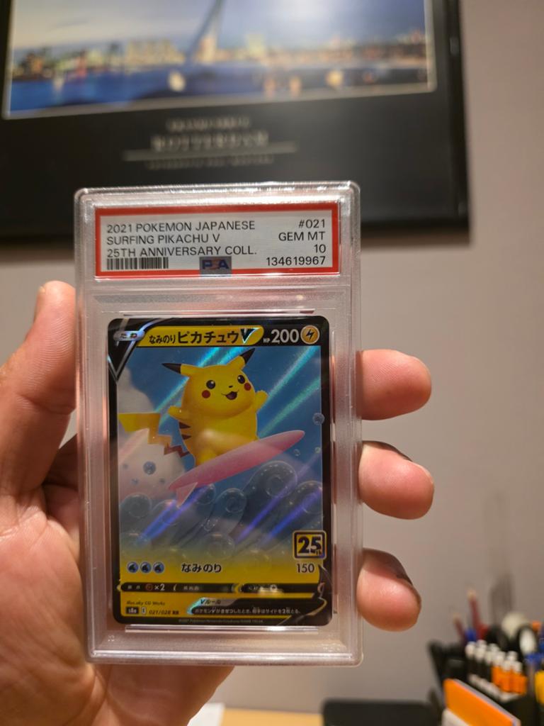 PSA 10 Surfing Pikachu V 25th Anniversary Collection, Ophalen of Verzenden, Nieuw, Losse kaart
