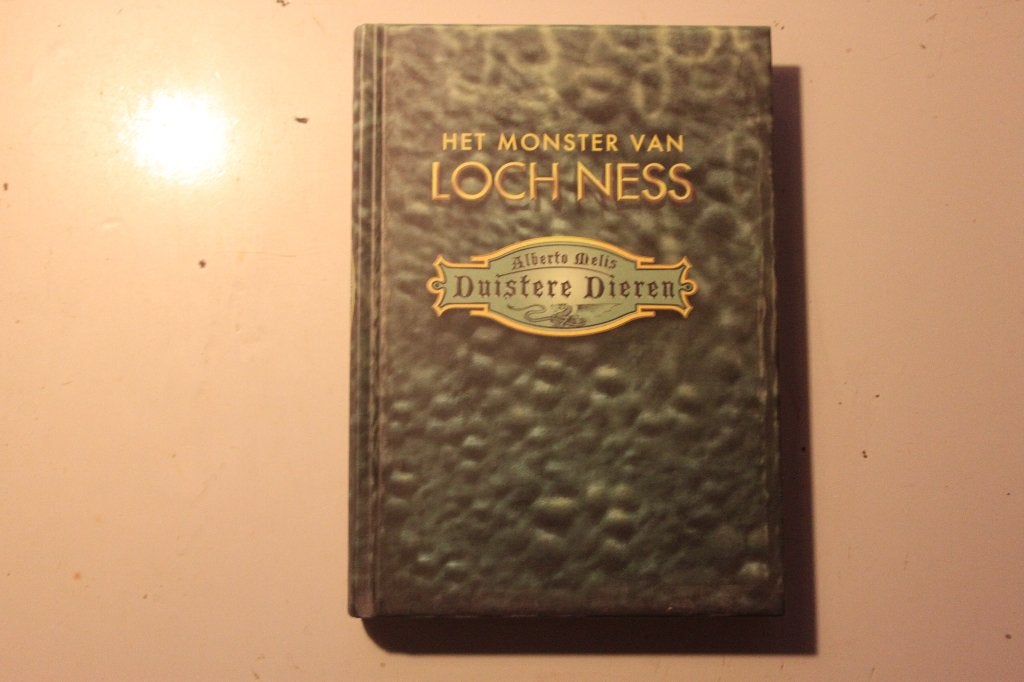 800d - boek - het monster van loch ness - alberto melis, Ophalen of Verzenden, Gelezen