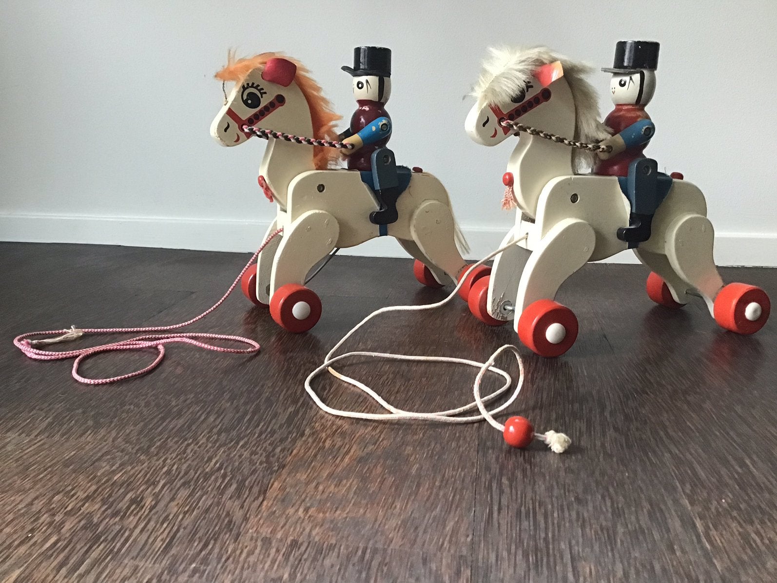 2 Houten trekpaardjes, Antiek en Kunst, Ophalen of Verzenden