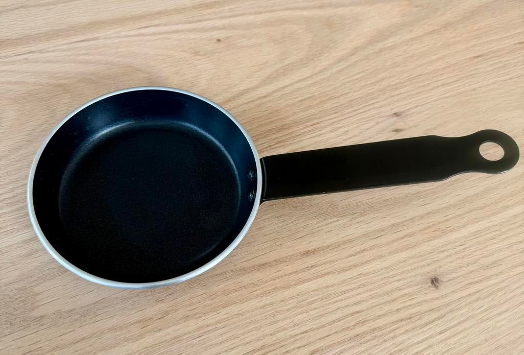 Mini koekenpan / Eierpannetje (Ø 12 cm) – Zgan!, Huis en Inrichting, Keuken | Potten en Pannen, Ophalen of Verzenden, Zo goed als nieuw