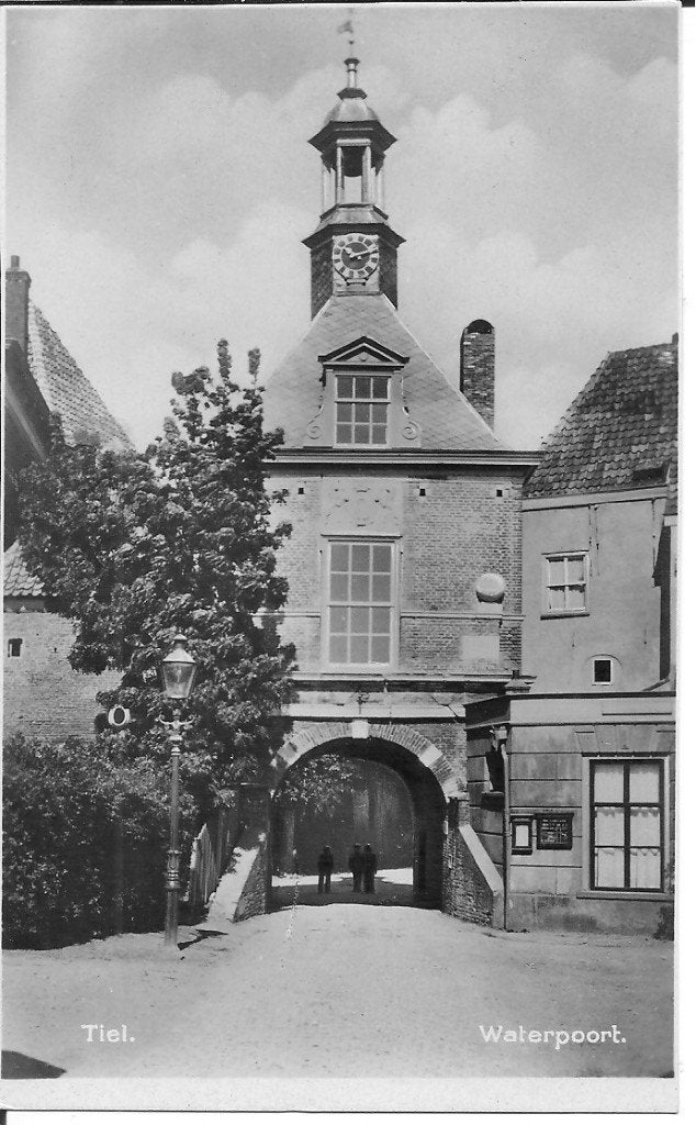 Ansichtkaart Tiel Waterpoort - Uitgave D. Mijns Boekhandel, Ophalen of Verzenden, 1920 tot 1940, Ongelopen, Gelderland