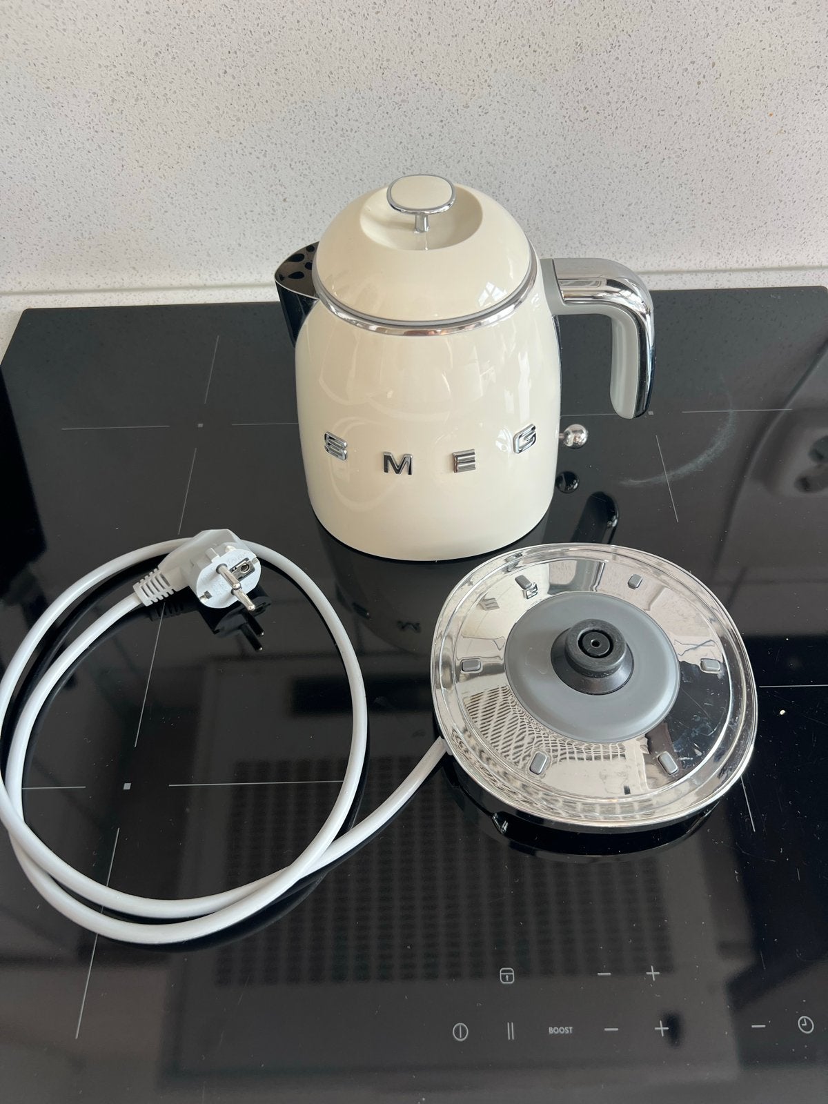 Smeg kleine Waterkoker - Crème, Minder dan 1 liter, Ophalen of Verzenden, Zo goed als nieuw, Draadloos