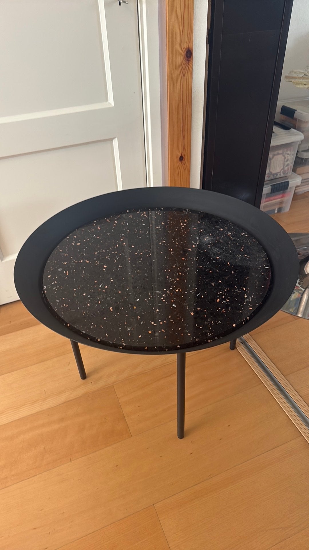 Ronde bijzettafel van Bolia met terrazzo blad, 70cm diameter, Ophalen, Overige materialen, Minder dan 55 cm, Gebruikt