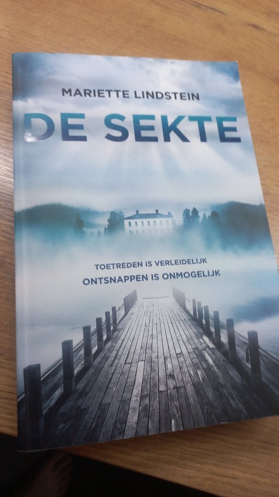 Mariette Lindstein - De sekte - zgan, Boeken, Thrillers, Zo goed als nieuw, Ophalen of Verzenden