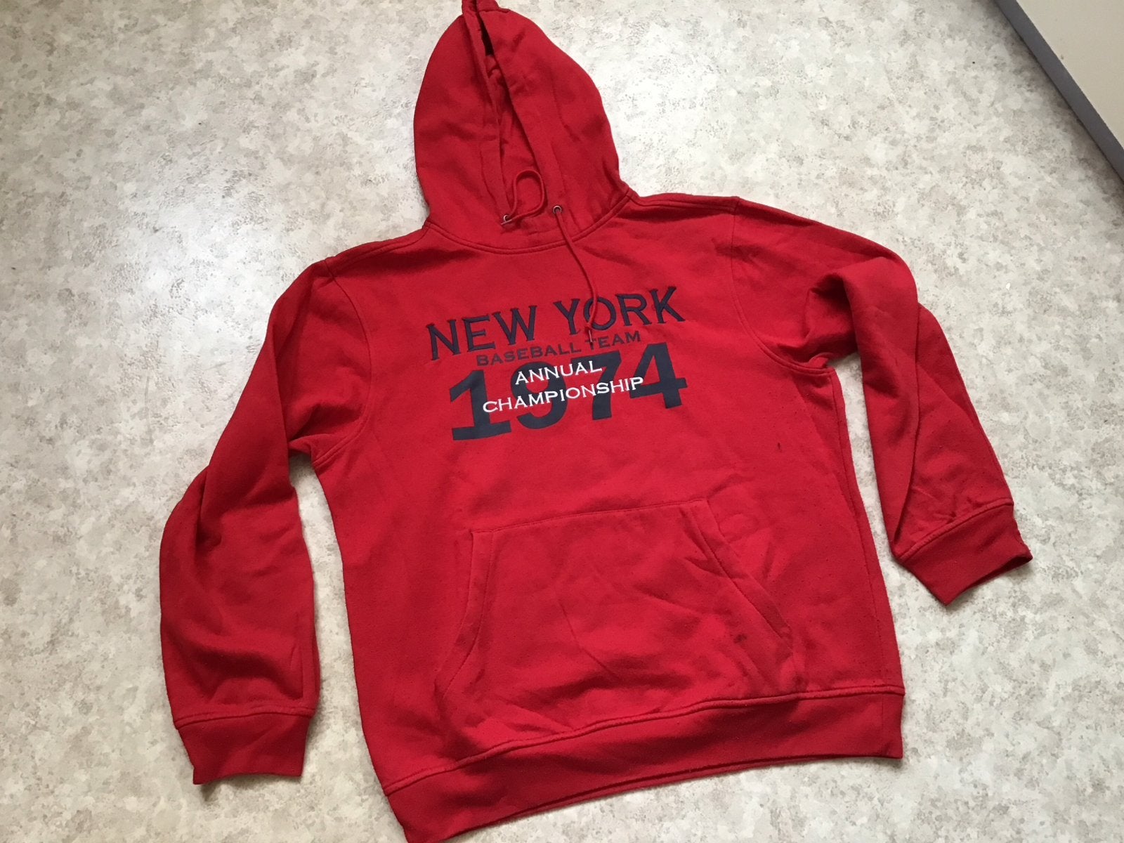 Rode hoodie met 'New York Baseball Team' opdruk - Maat XL, Ophalen of Verzenden, Gedragen, Maat 56/58 (XL), Rood