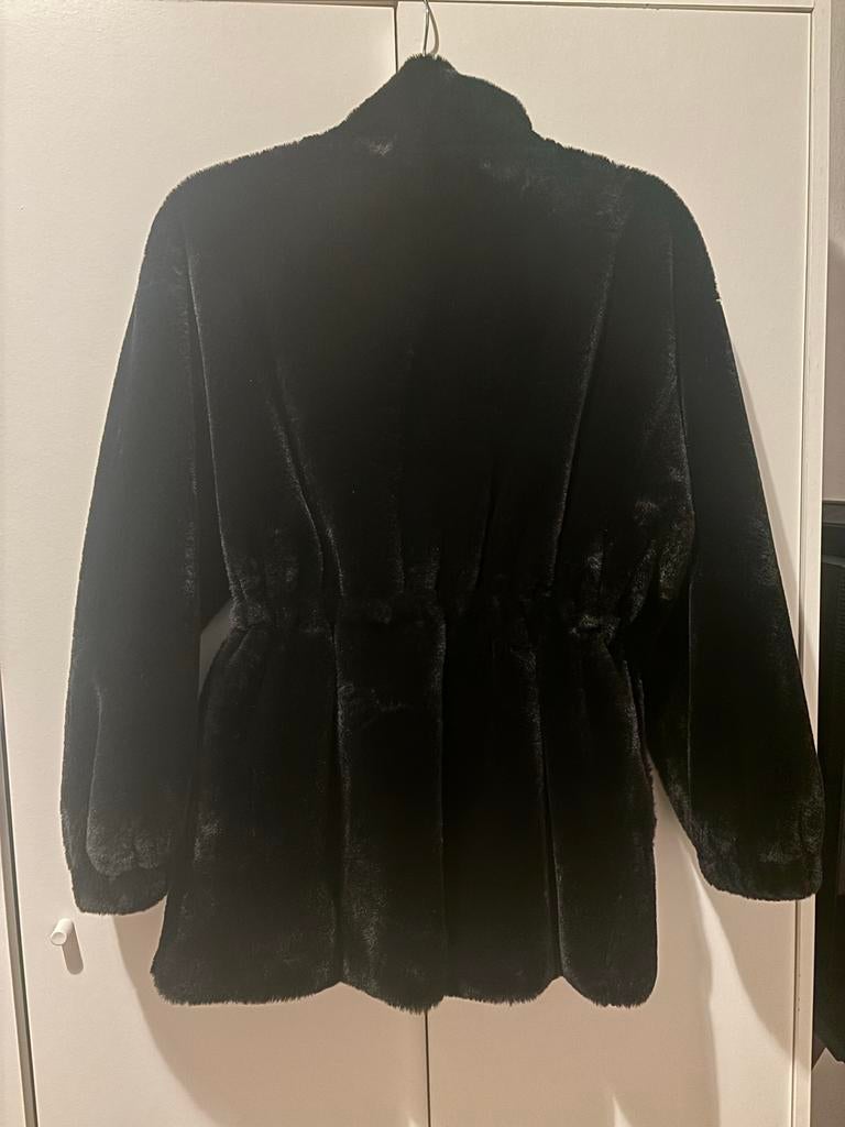 Zara Imitatie Zwarte Bontjas Maat XS, Ophalen, Zo goed als nieuw, Maat 34 (XS) of kleiner, Zwart