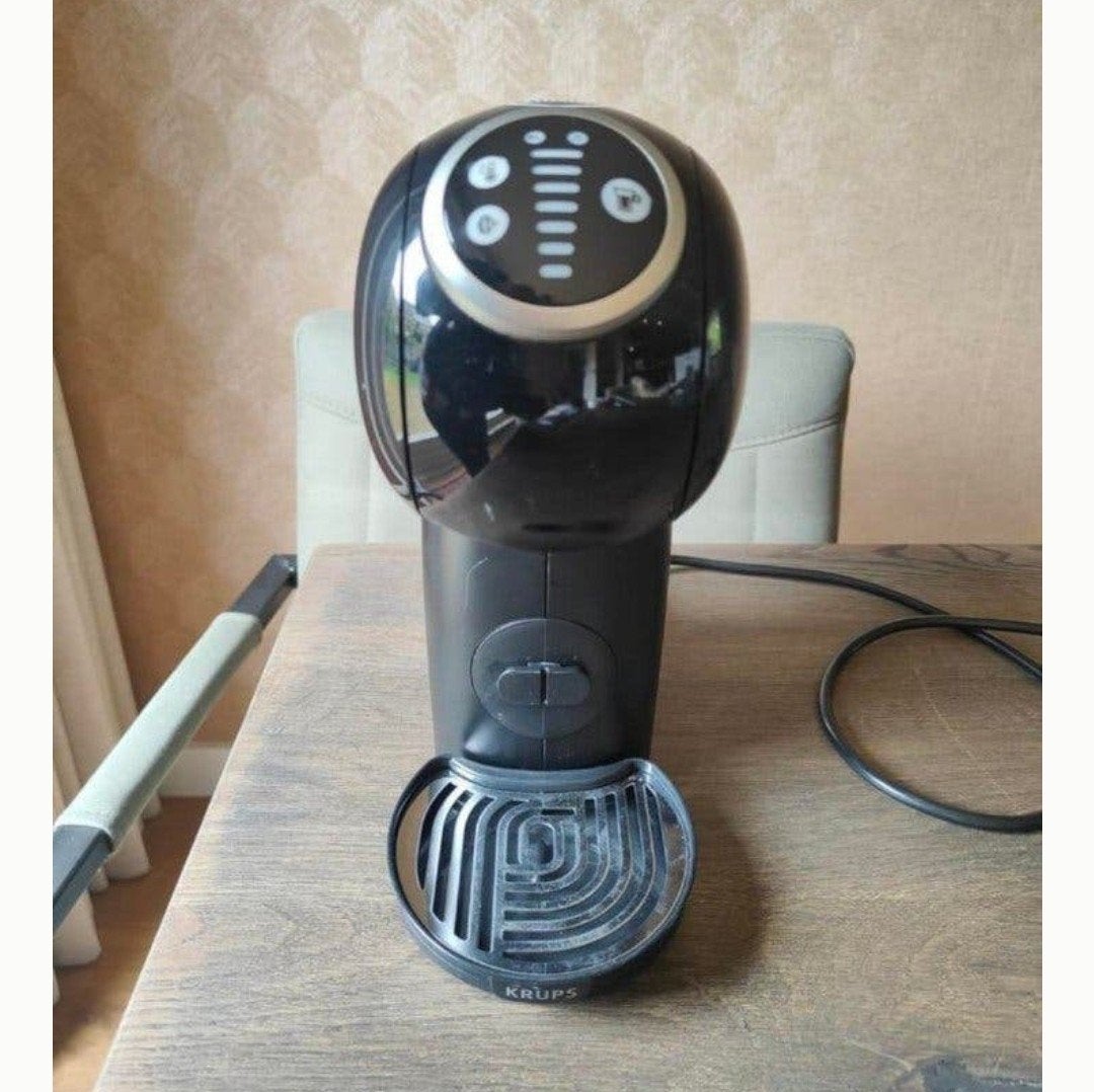 Nescafe Dolce Gusto Genio S Plus met cuphouder, Ophalen, Gebruikt, Koffiemachine, 1 kopje
