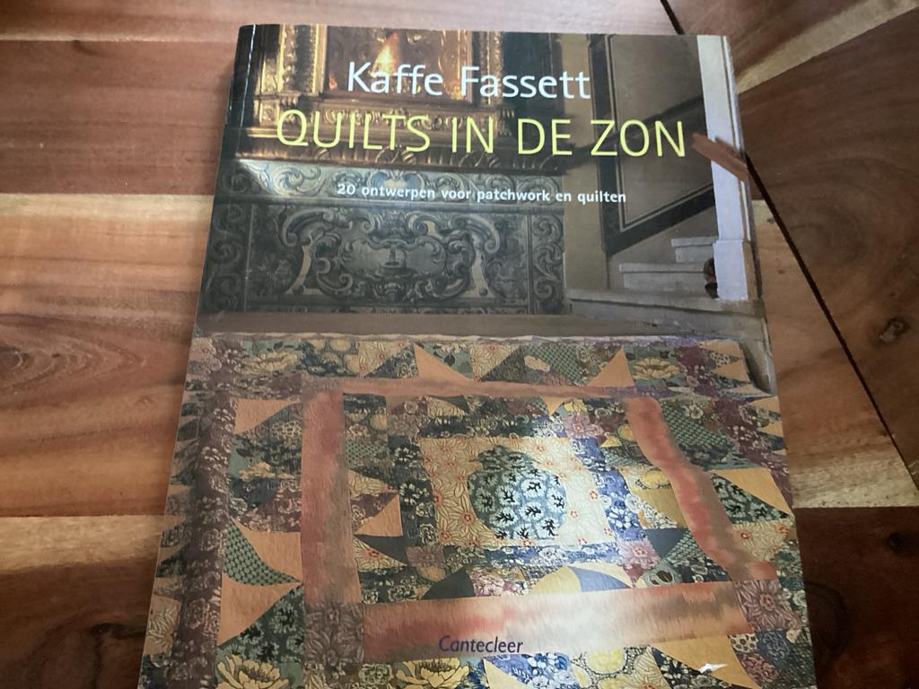 Kaffe Fassett: Quilts in de Zon - Patchwork en Quilten, Boeken, Nieuw, Ophalen of Verzenden, Kaffe Fassett, Borduren en Naaien