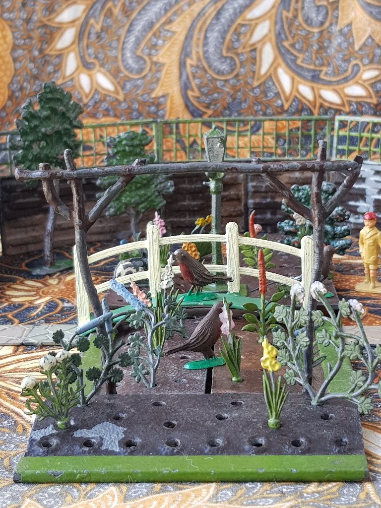 Mooie tuin oud 56 delig speelgoed uit Engeland van tin., Ophalen of Verzenden
