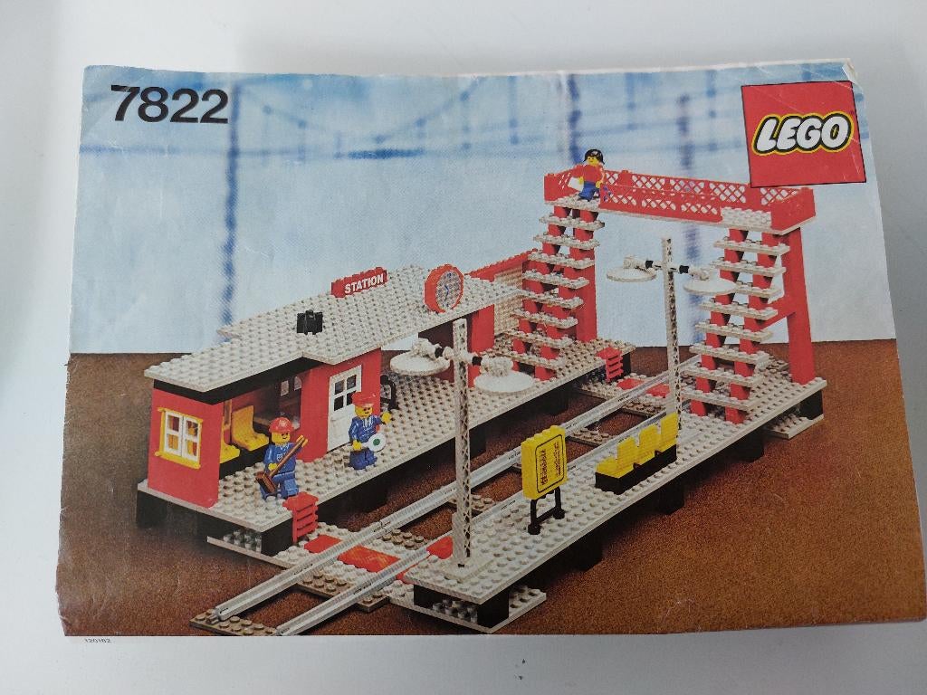 Lego System 7822 Railway Station / treinstation, Compleet, Gebruikt, Gebruikte blokjes met nopjes, Lego