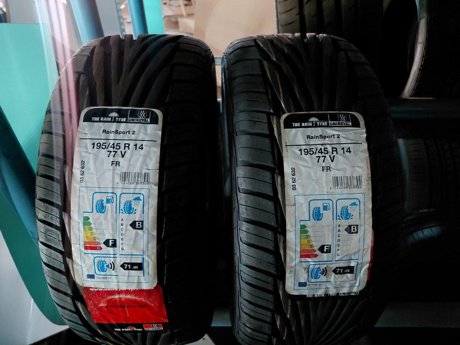 Uniroyal RainSport 2 195/45 R14 77V, Ophalen, 14 inch, Nieuw, Band(en)