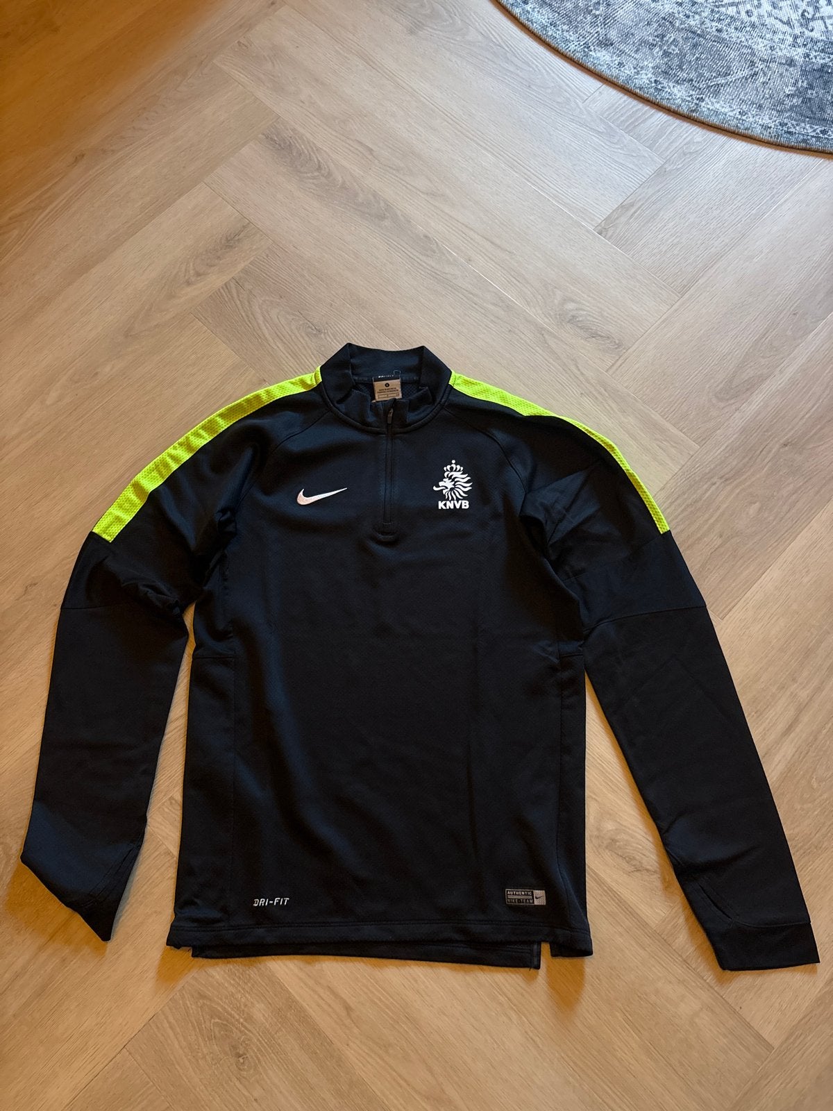 Nike KNVB scheidsrechters Trainingsshirt - Zwart/Neon Groen, Zwart, Ophalen of Verzenden, Zo goed als nieuw, Voetbal