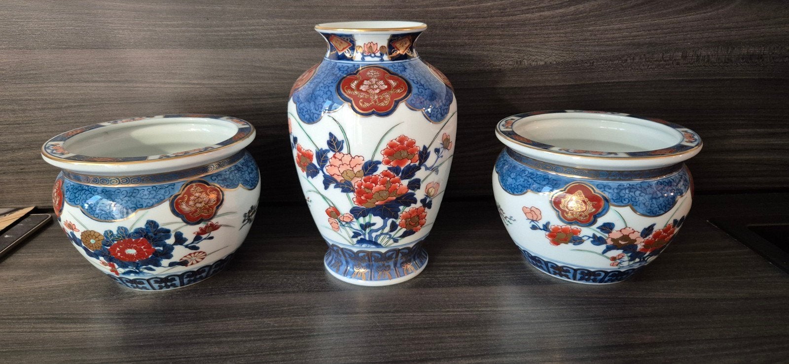 Prachtige Imari Set: Vaas en 2 Potten - Handgeschilderd, Antiek en Kunst, Ophalen