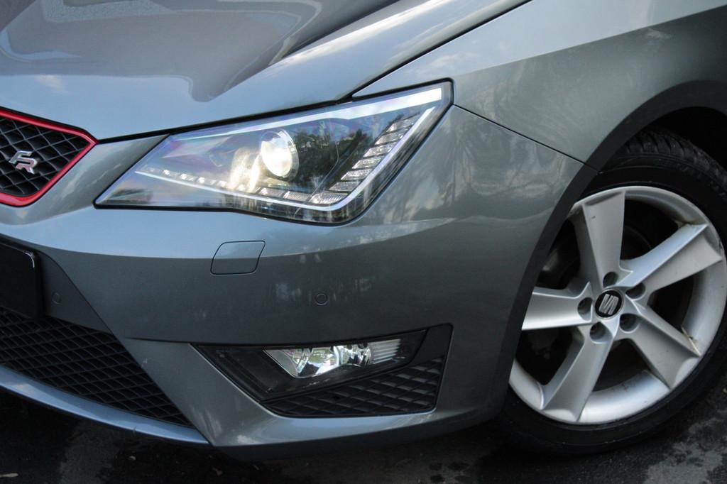 Seat Ibiza 1.0 TSI FR 95PK |Camera|Xenon|CarPlay|Vol!|, Auto's, Voorwielaandrijving, Stof, Gebruikt, Zwart