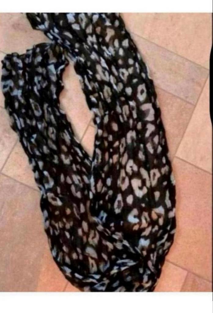 Gerry Weber Sjaal met Luipaardprint, Kleding | Dames, Mutsen, Sjaals en Handschoenen, Ophalen of Verzenden, Zo goed als nieuw