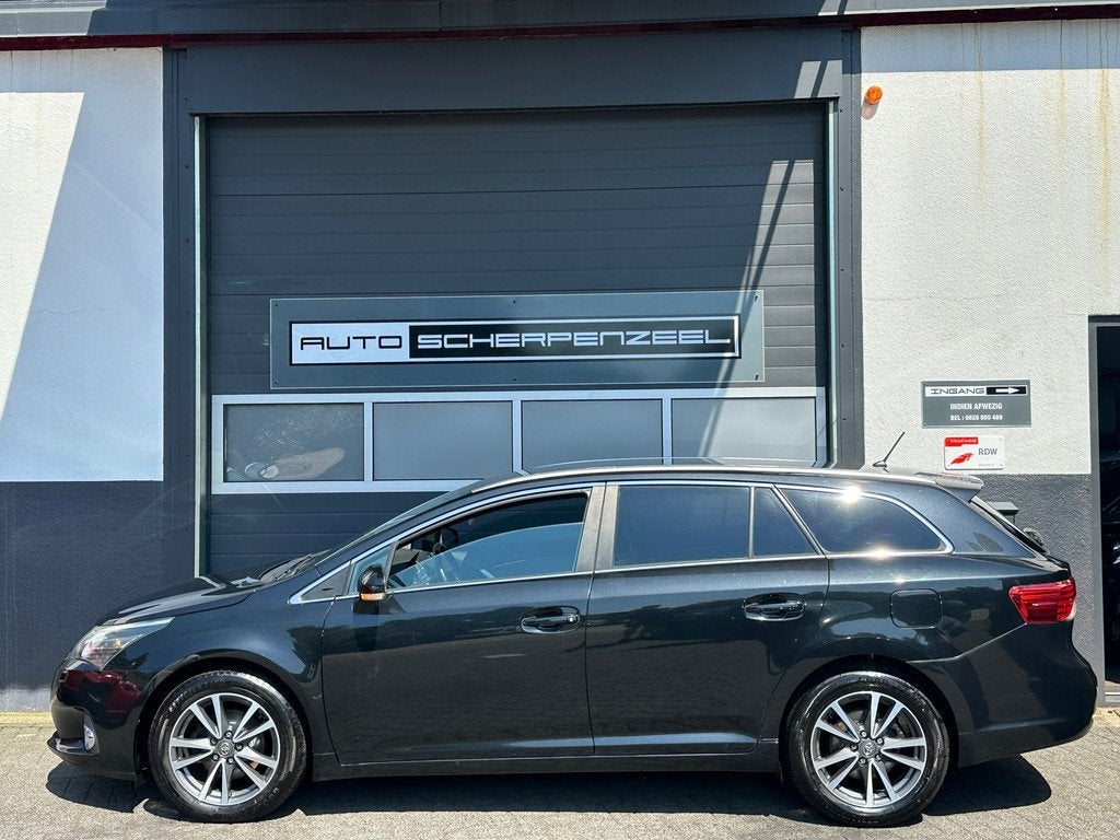 Toyota Avensis 1.8 VVTi Dynamic I AIRCO I CC I STOELVW I COM, Auto's, Toyota, Voorwielaandrijving, Zwart, Origineel Nederlands