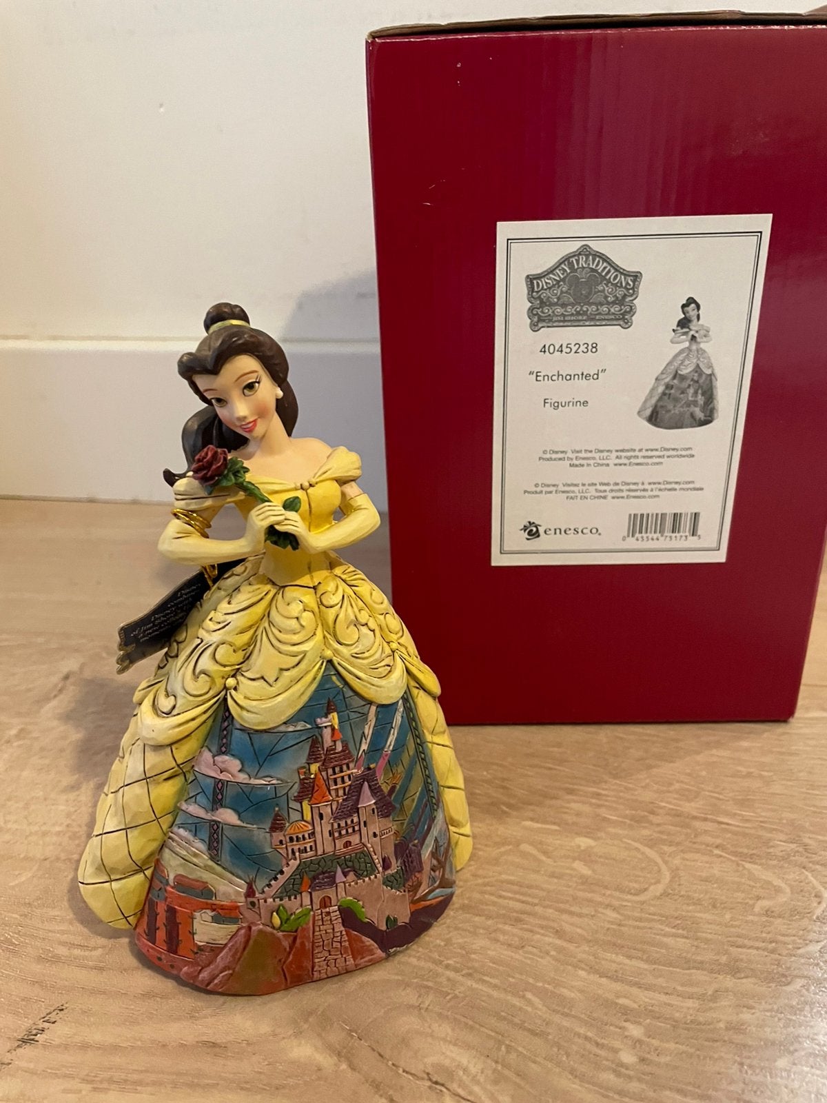 Disney traditions Jim shore BELLE Castle Dress "Enchanted", Verzamelen, Disney, Ophalen of Verzenden, Assepoester of Belle, Zo goed als nieuw