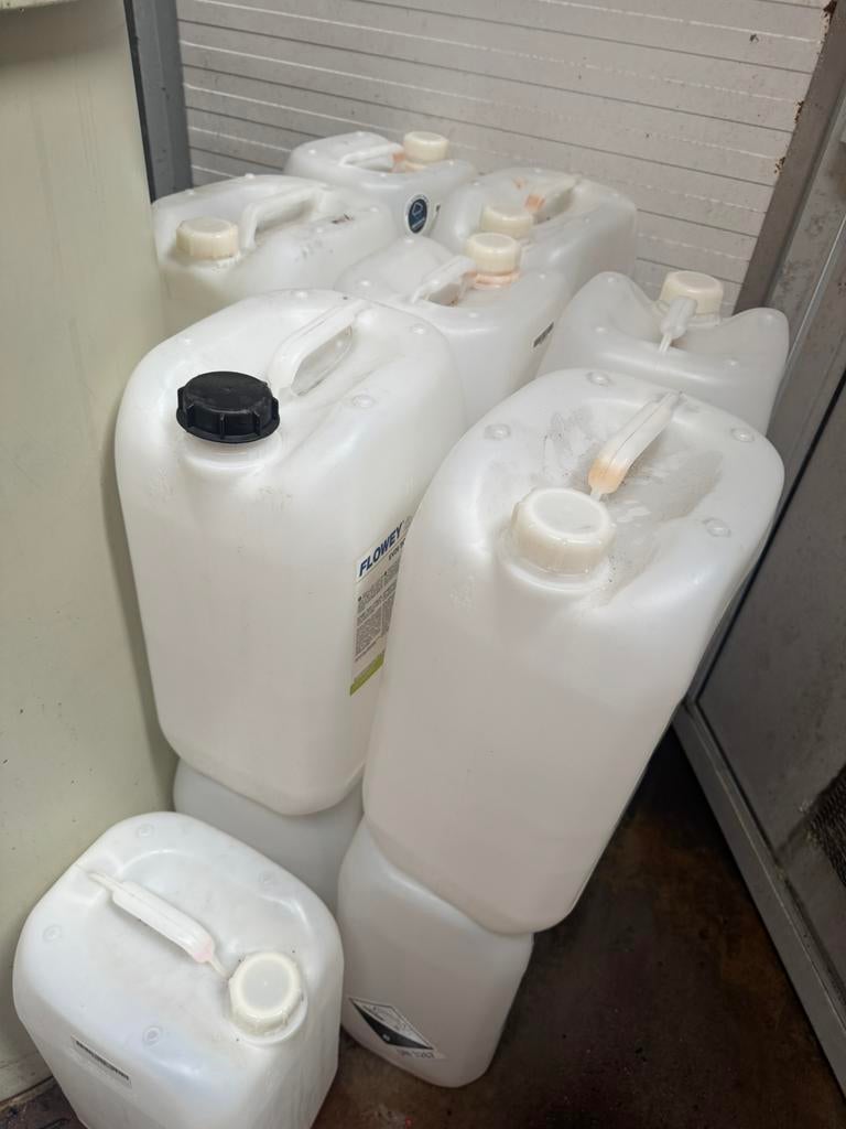 20 jerrycans van 25 liter voor 60 euro ophalen, Ophalen of Verzenden, Zo goed als nieuw
