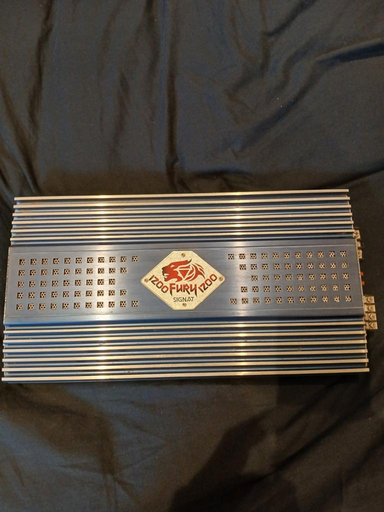 Signat Fury 1200 versterker, Auto diversen, Autospeakers, Ophalen of Verzenden