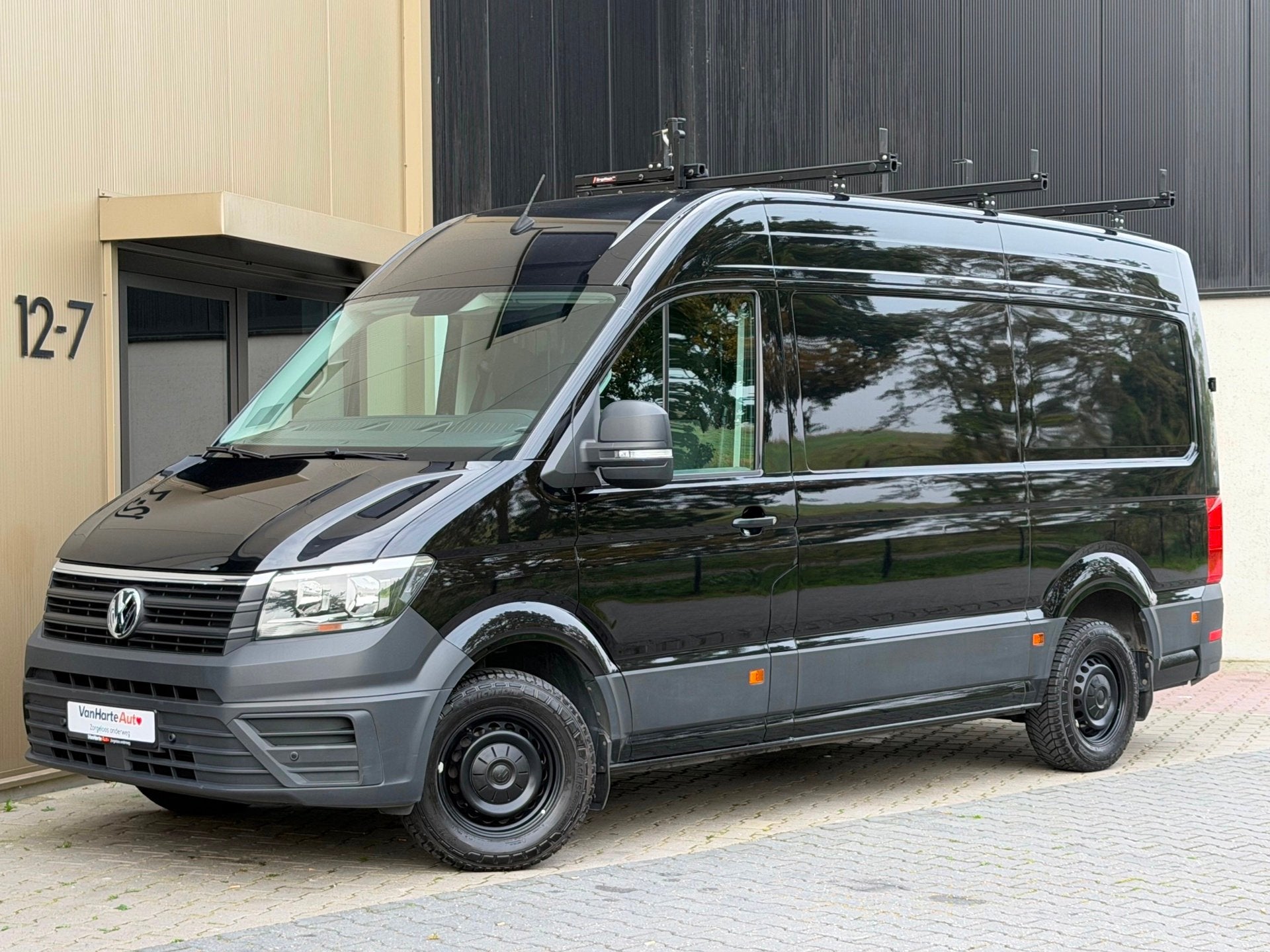 Volkswagen Crafter 35 2.0 TDI 140pk|L3H3|Highline|Carplay|Ma, Gebruikt, Volkswagen, Zwart, 11 km/l