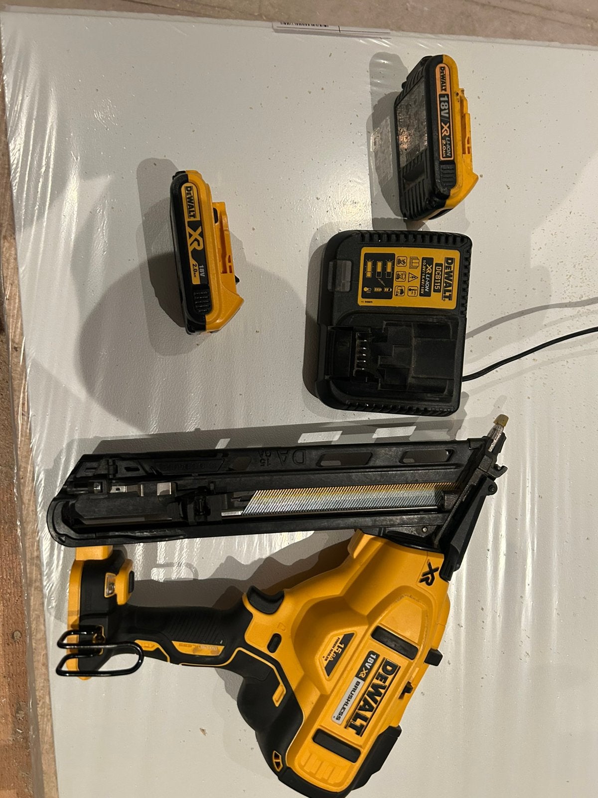 De walt aftimmer tacker te koop 18 v accu, Ophalen, Zo goed als nieuw