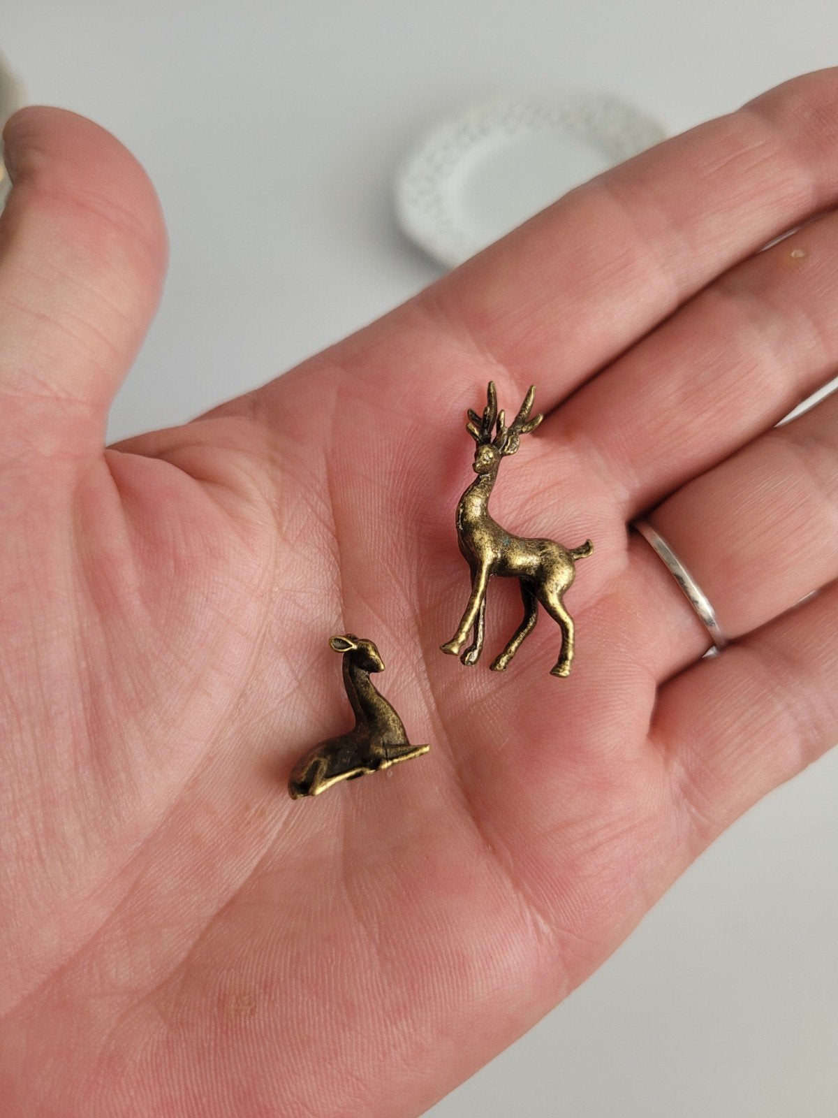izgs messing mini beeldje beeldjes hert poppenhuis letterbak, Ophalen of Verzenden, Zo goed als nieuw, Goud, Overige materialen