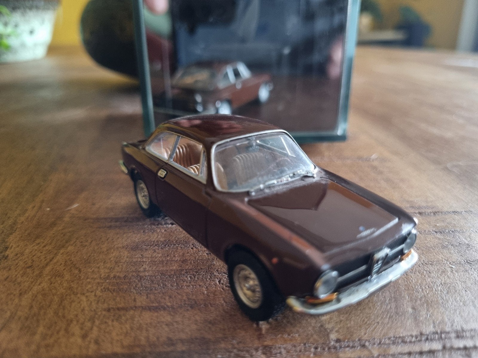 Alfa Romeo Giulia Sprint GT modelauto bruin, Ophalen of Verzenden, Gebruikt, Auto