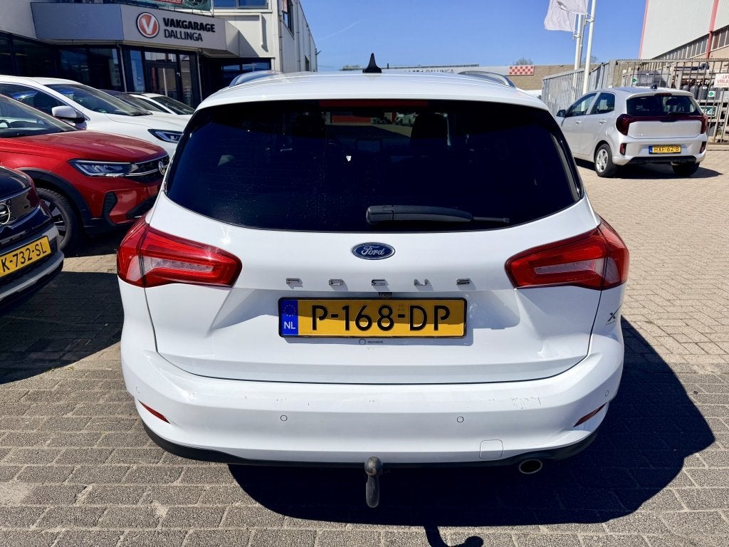 Ford FOCUS Wagon 1.0 EcoB. Tr Ed. bns (bj 2022), Auto's, Stof, Gebruikt, Euro 6, Wit