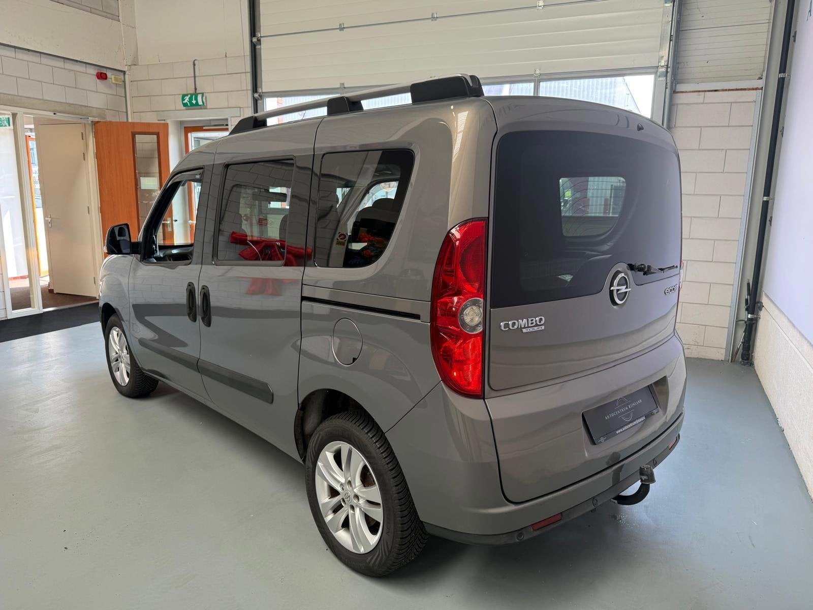 Opel Combo Tour 1.4 L1H1 ecoFLEX Cosmo Airco, Cruise Control, Voorwielaandrijving, Gebruikt, Zwart, Bruin