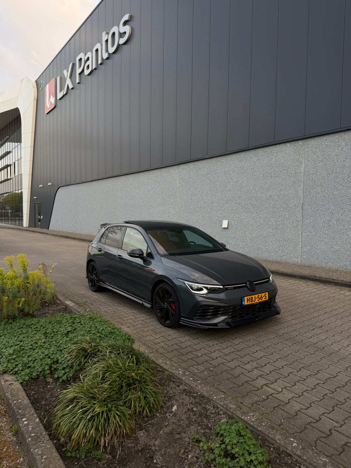 Volkswagen Golf 2.0 TSI OPF 221KW Dsg7 2023 Grijs, Auto's, 1363 kg, 4 cilinders, 1984 cc, 301 pk