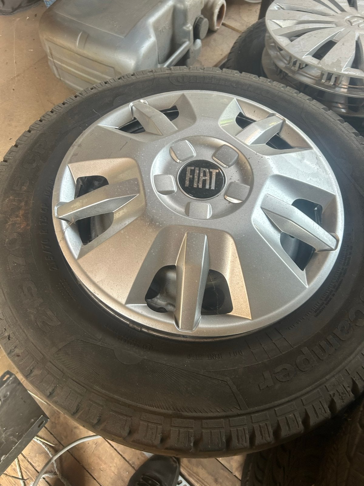 2 Originele Fiat Ducato Camper Velgen en Banden  215/70 R15, Ophalen, 15 inch, Banden en Velgen, A