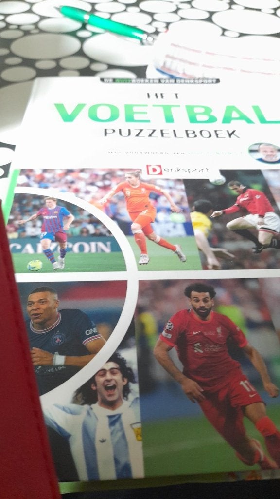 voetbal puzzelboek, Ophalen of Verzenden, 500 t/m 1500 stukjes, Zo goed als nieuw