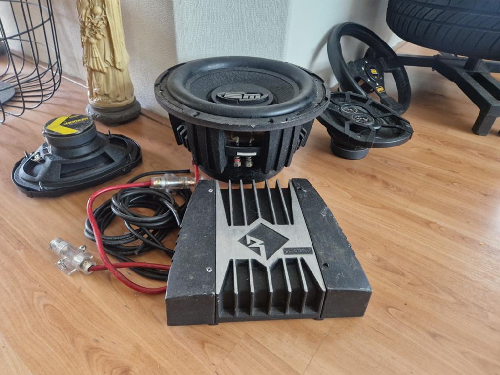 Complete auto geluidsinstallatie Kicker, BM, Rockford, Auto diversen, Ophalen of Verzenden, Gebruikt