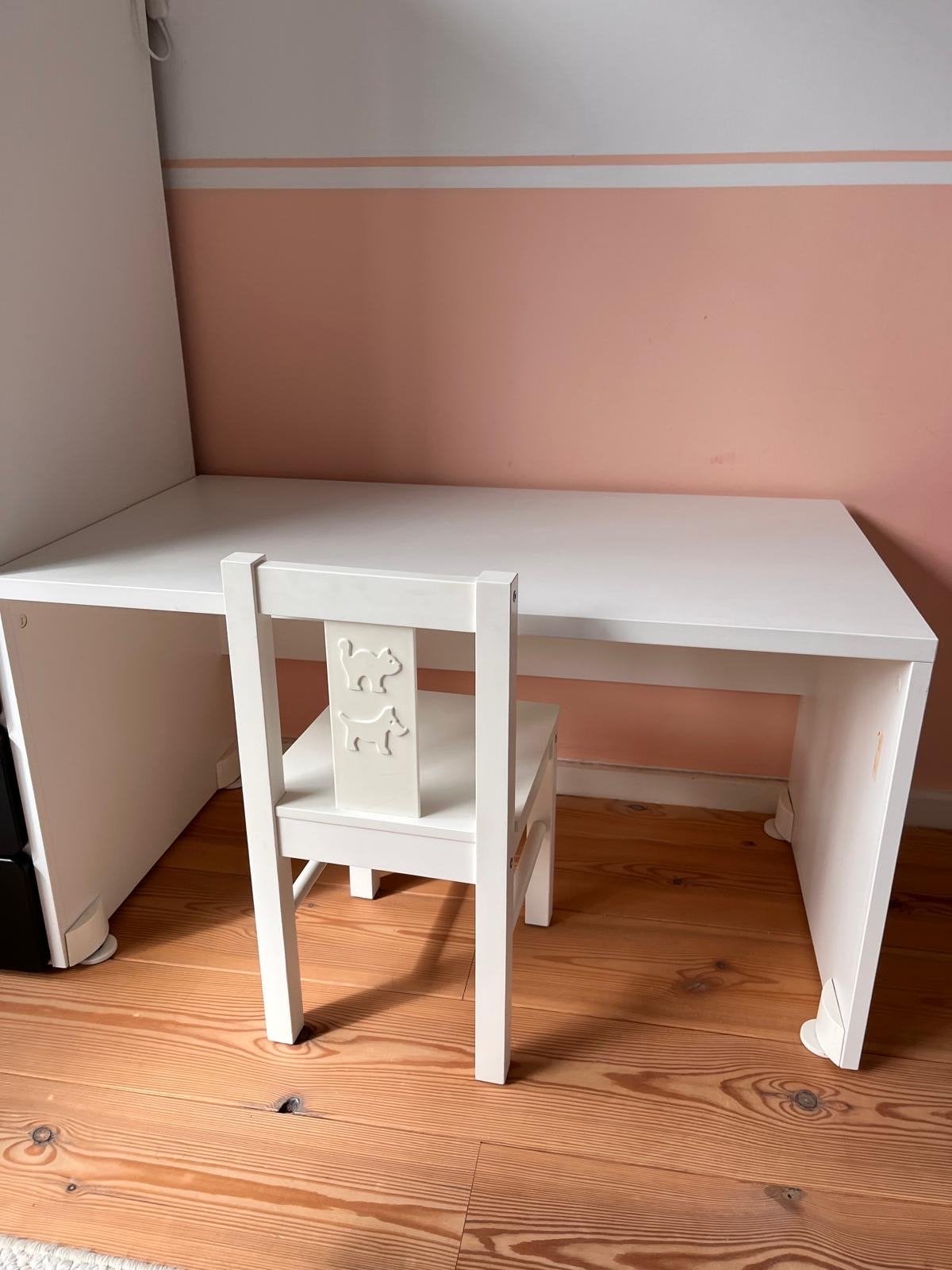 IKEA SMÅSTAD bureau met stoel voor kinderen, Ophalen, Zo goed als nieuw, Tafel(s) en Stoel(en)