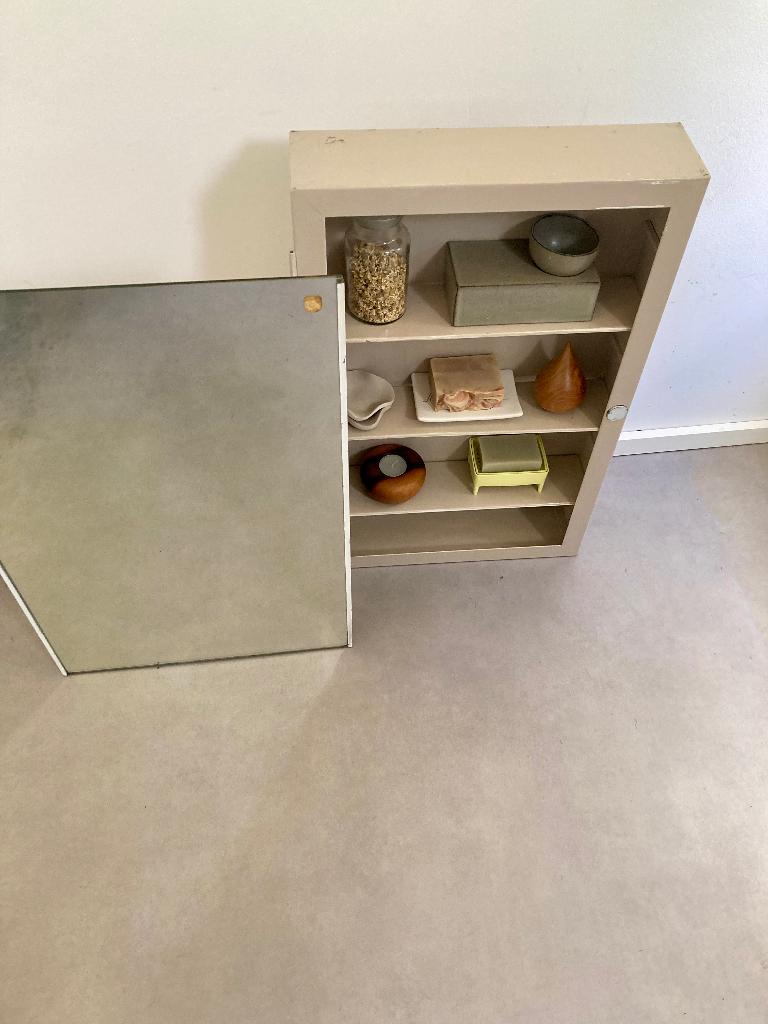 Vintage metalen kastje badkamerkastje met spiegel L' Etoile, Huis en Inrichting, Badkamer | Badkamermeubels, Ophalen, Minder dan 50 cm