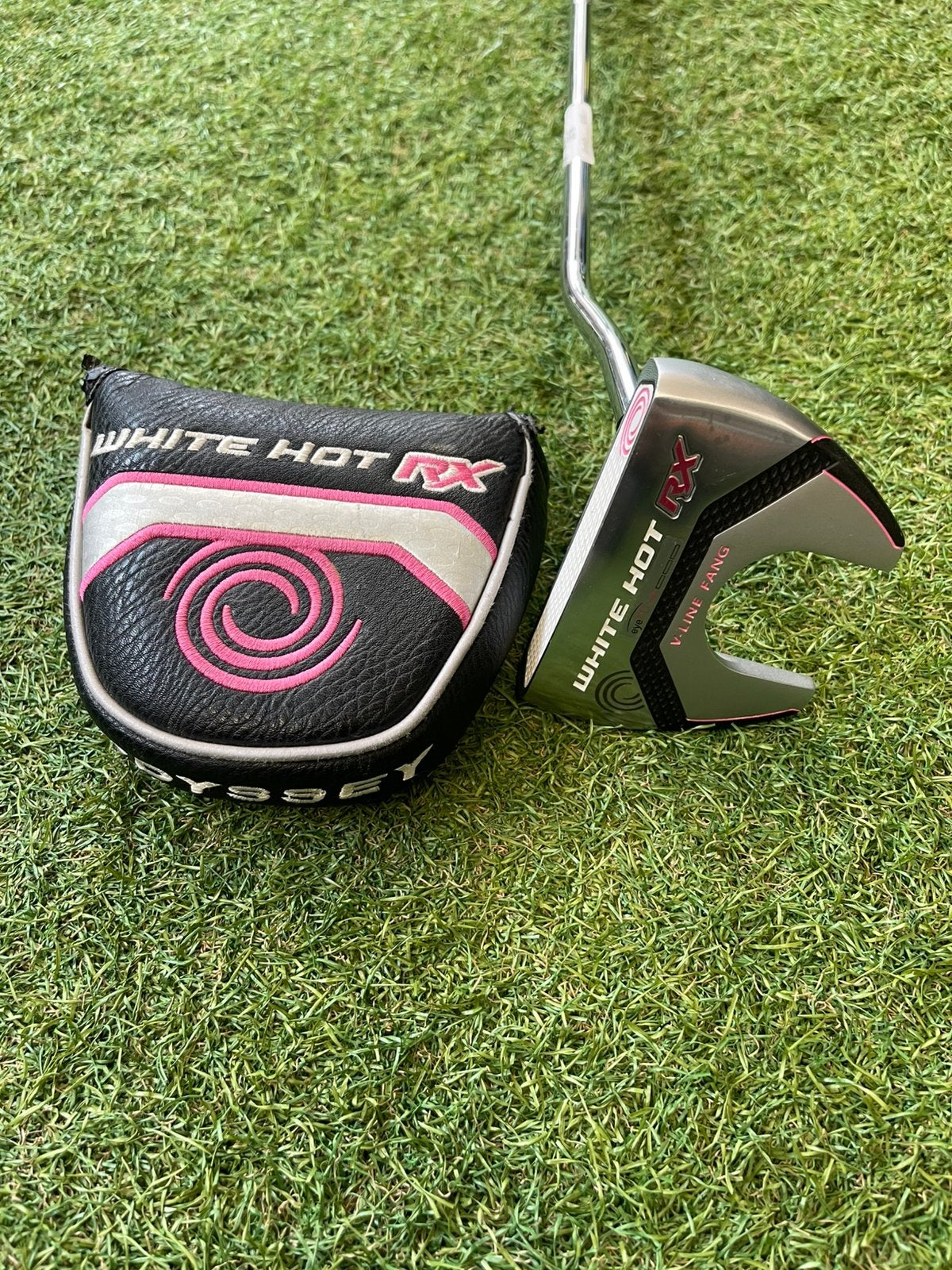 Odyssey white hot RX V-Line Fang putter 33”, Overige merken, Gebruikt, -, -