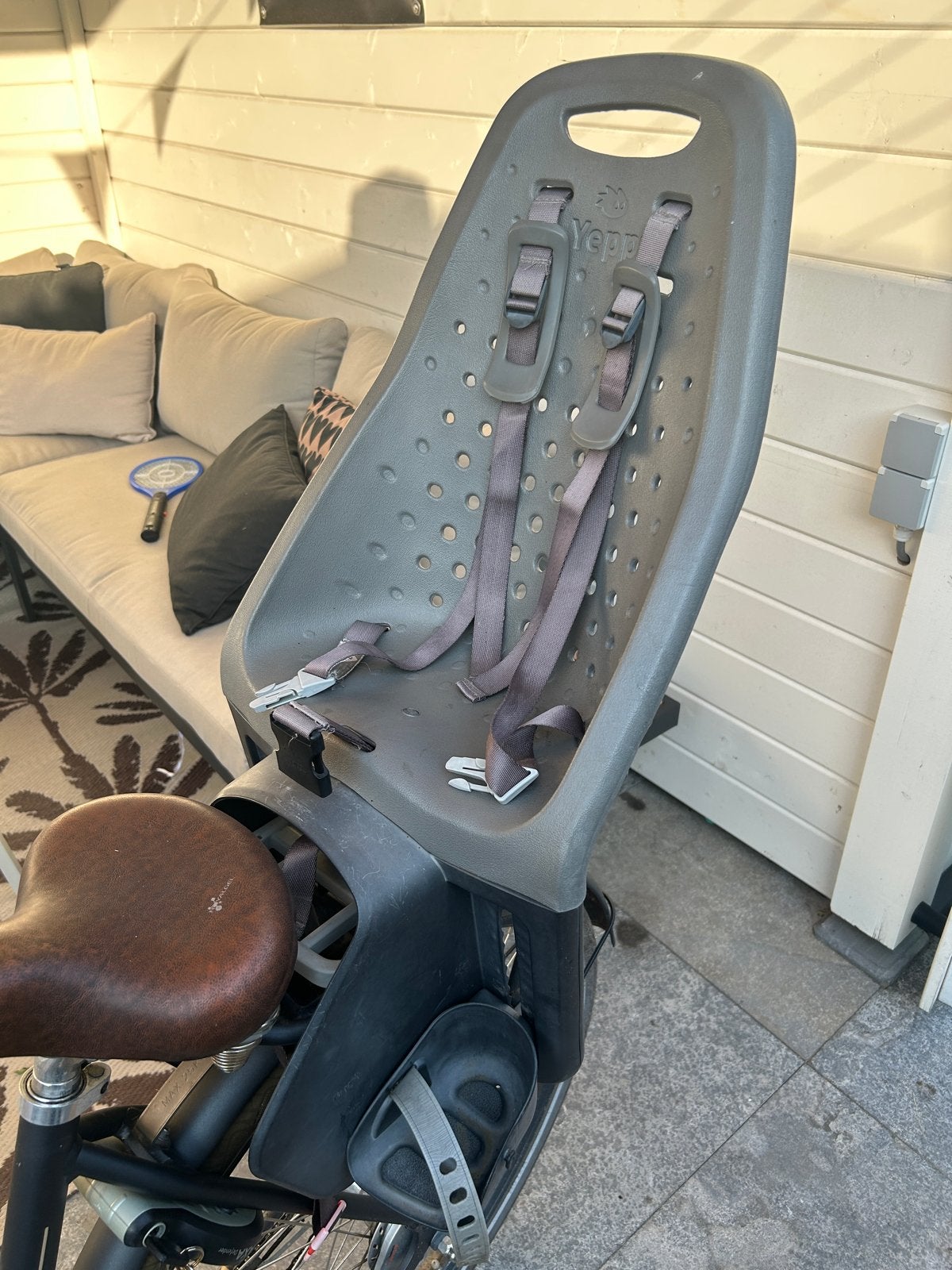 Yepp Achterzitje Fietsstoeltje - Grijs, Achterzitje, Ophalen of Verzenden, 9 t/m 36 kg, Gebruikt