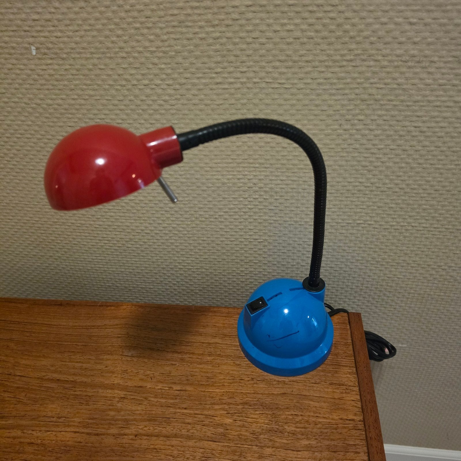Vintage Memphis Bureaulamp Rood Blauw Oogbol Flexarm, Ophalen of Verzenden, Batterij